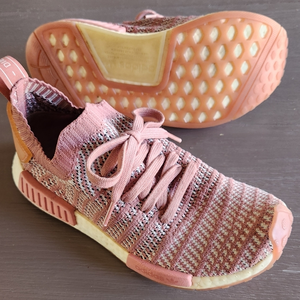 Adidas Women's Ash Pink Sneakers Size 7.5 - Picture 3 of 3
